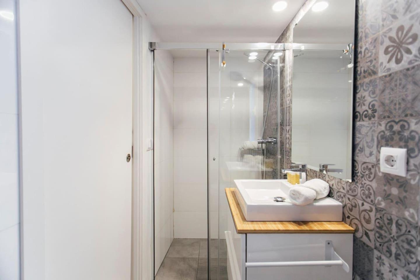 Amplio Apartamento De Diseno Precioso De Estilo Sevillano En Pleno Centro Bagian luar foto